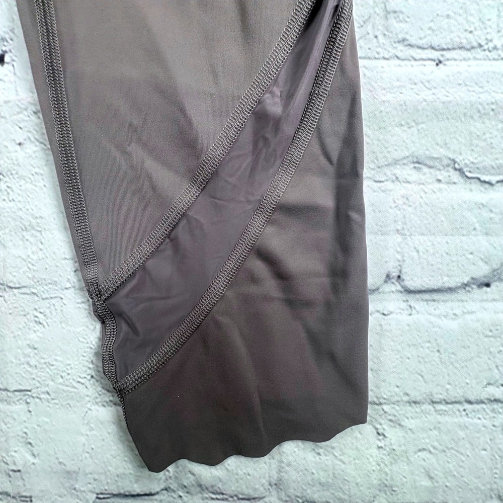 Lululemon Capri Leggings Womens 10 Lavender Excellent Scalloped Hem Mesh Accent - Picture 3 of 8